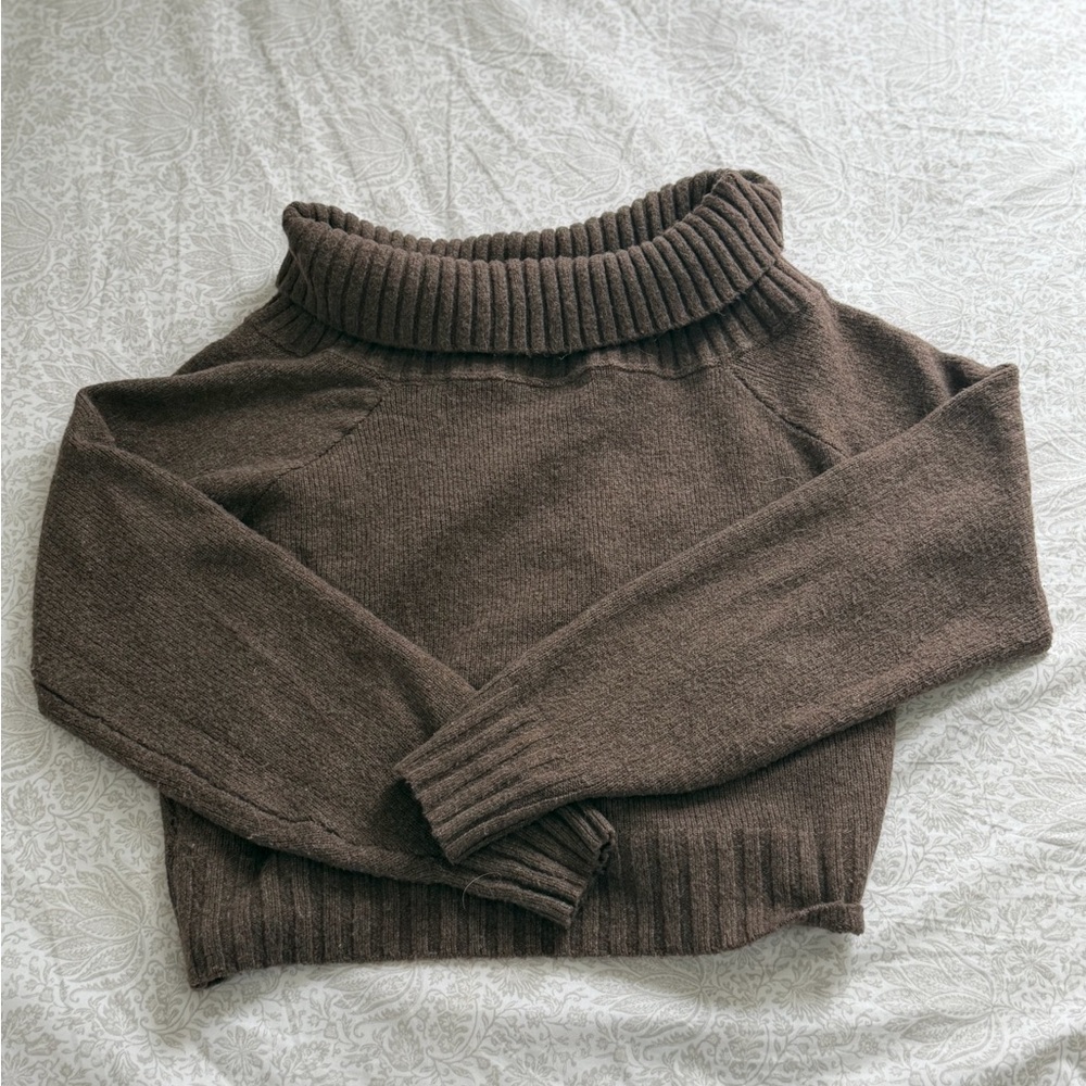 Hollister Brown Off the Shoulder Women’s Sweater! Trendy Color